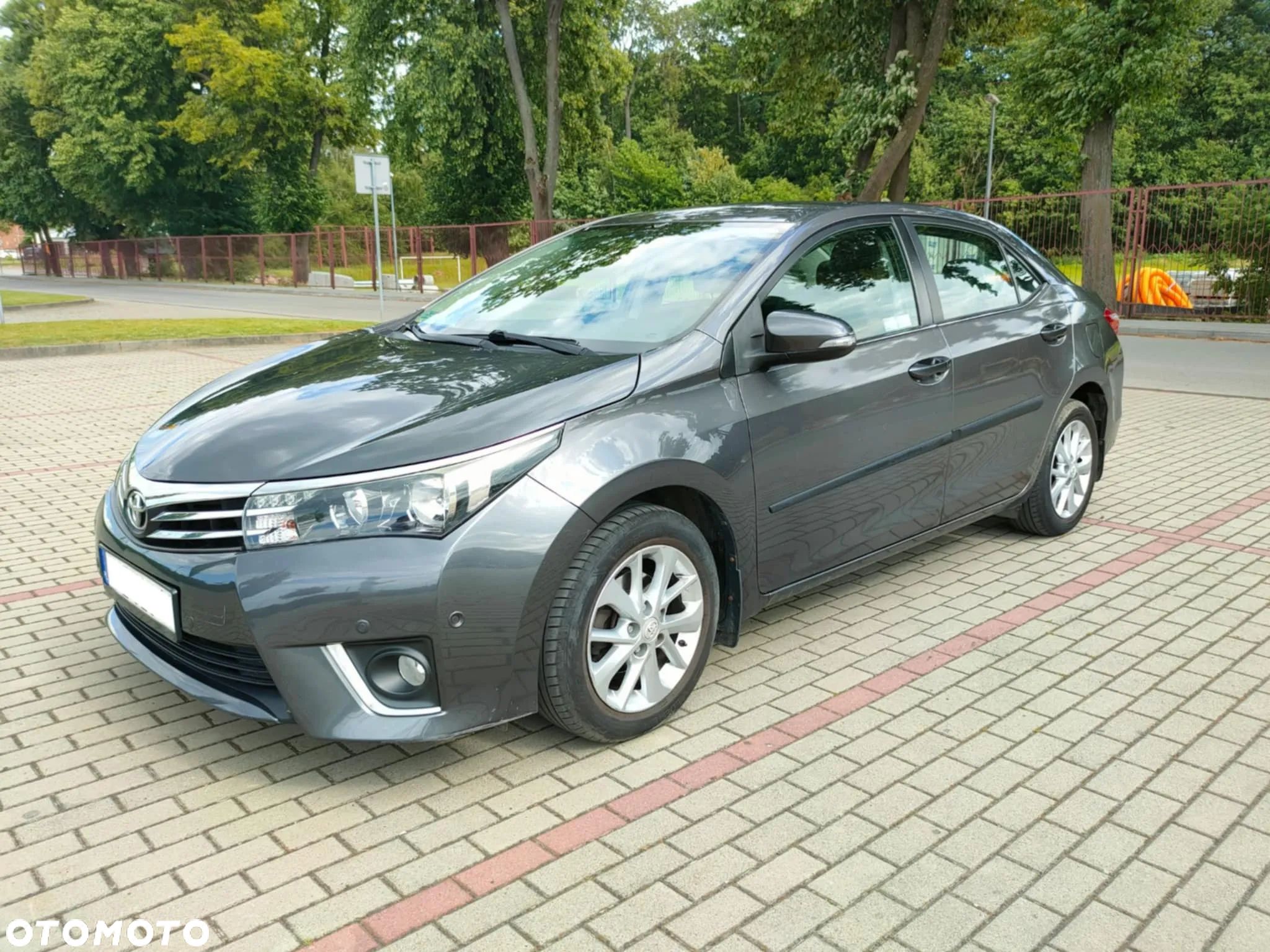 Toyota Corolla 1.6 Premium + - 1