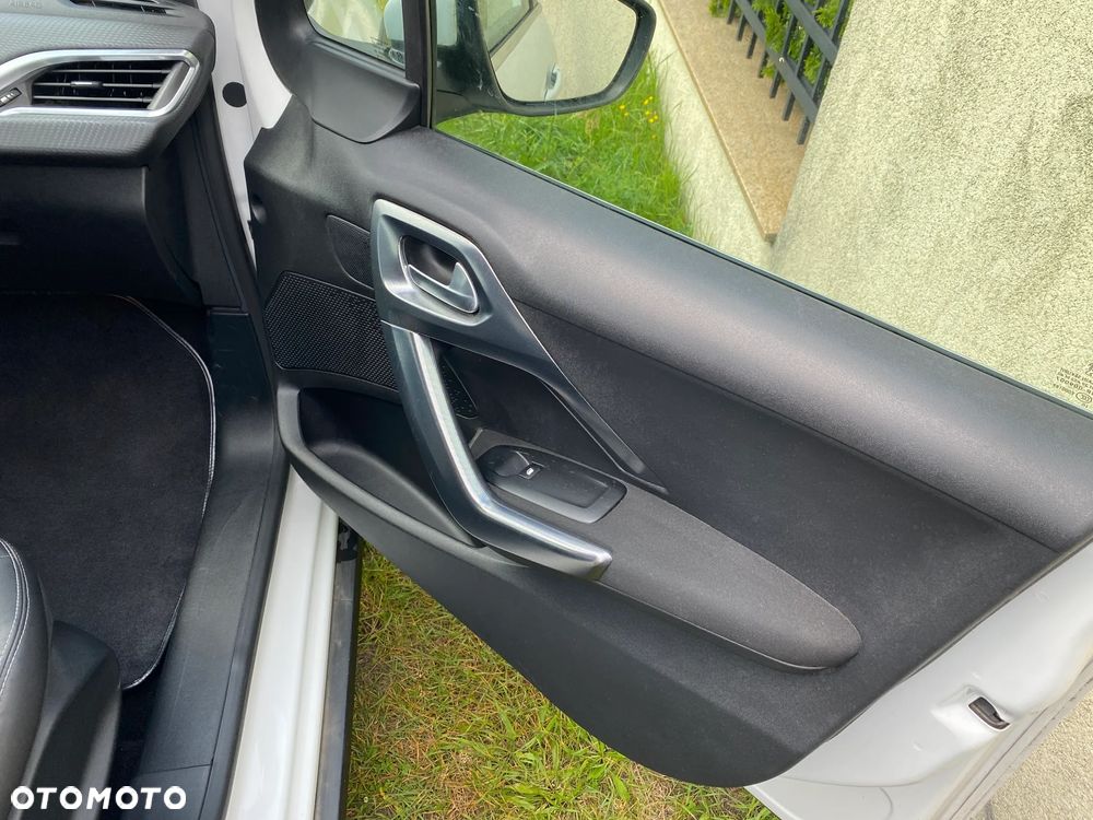 Peugeot 2008 1.2 Pure Tech Active S&S EAT6 - 21