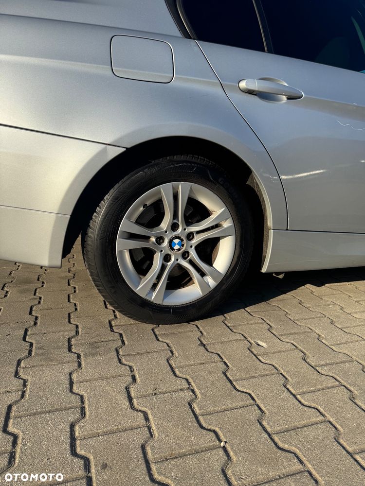 BMW Seria 3 318i - 9