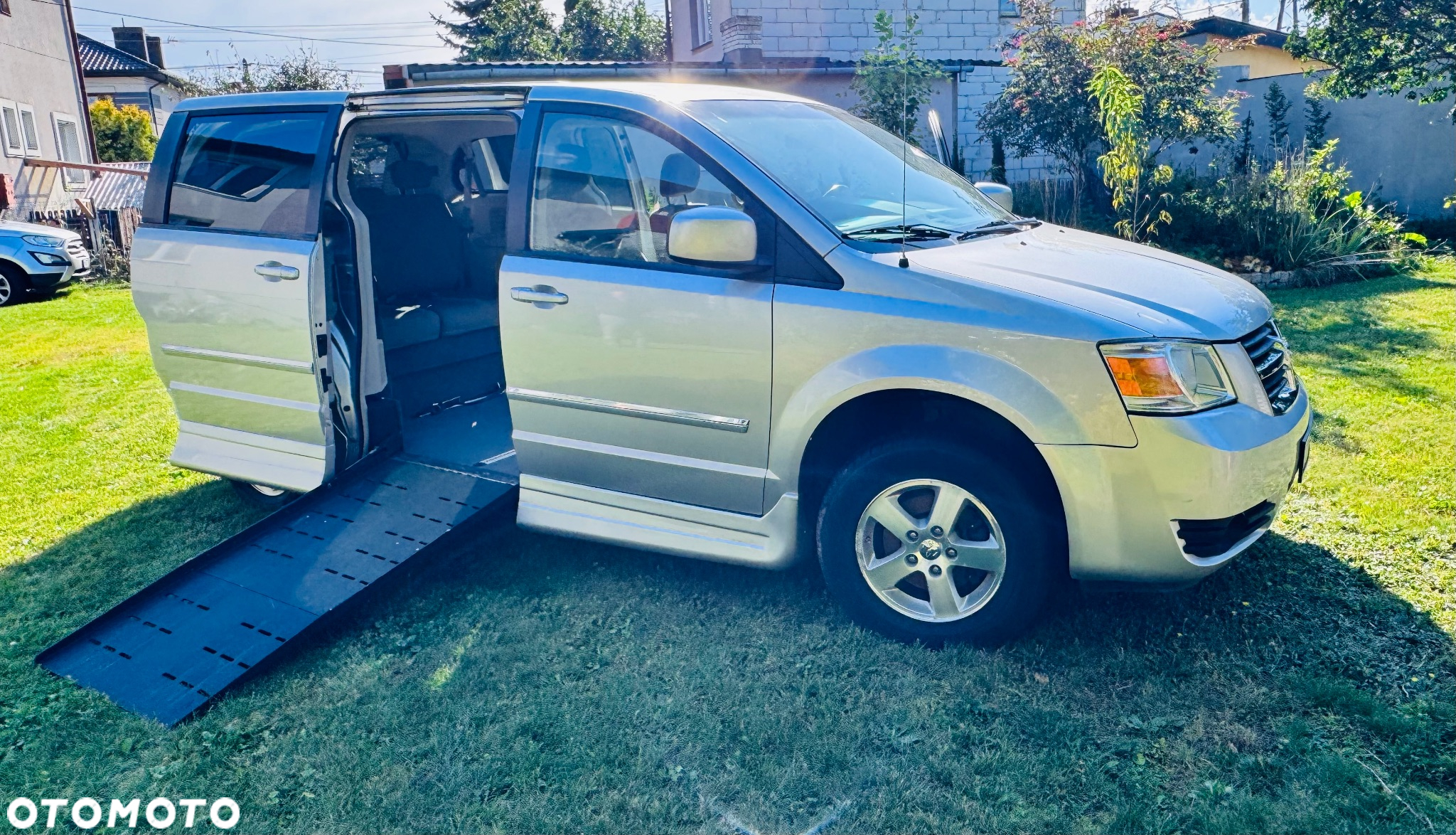 Dodge Caravan - 10