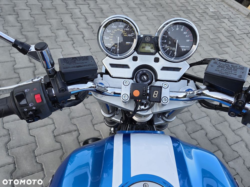 Yamaha XJR - 24