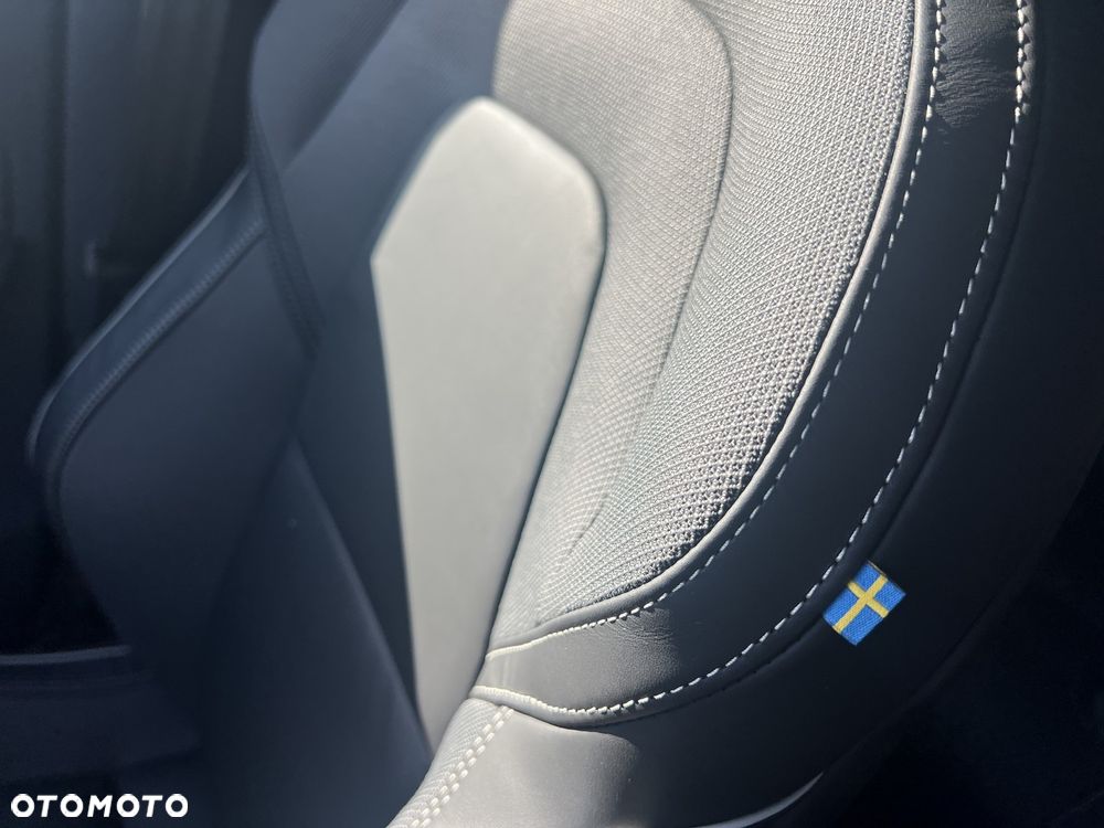 Volvo XC 60 B5 B AWD Plus Black Edition - 29