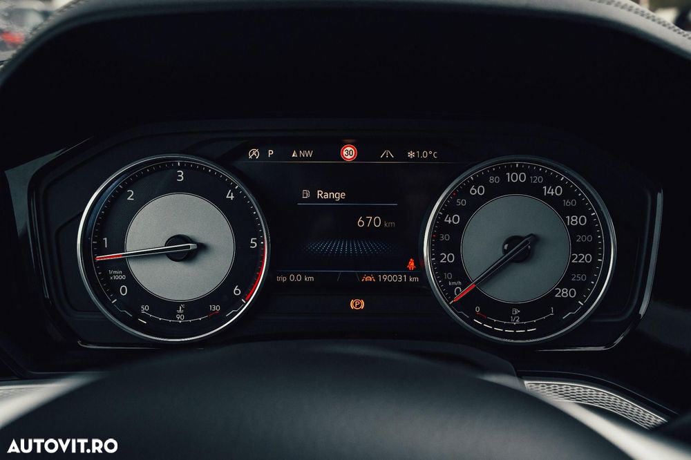 Volkswagen Touareg - 12