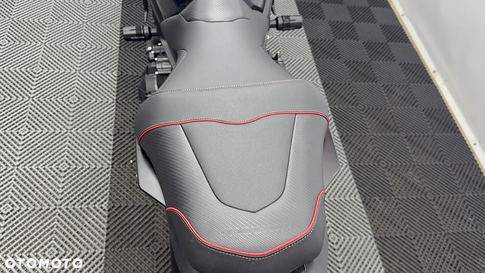 Yamaha MT - 24