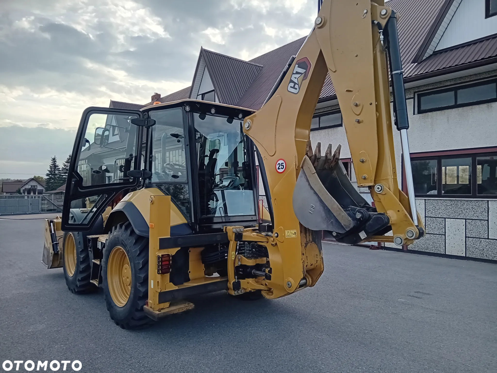 Caterpillar 444 - 8