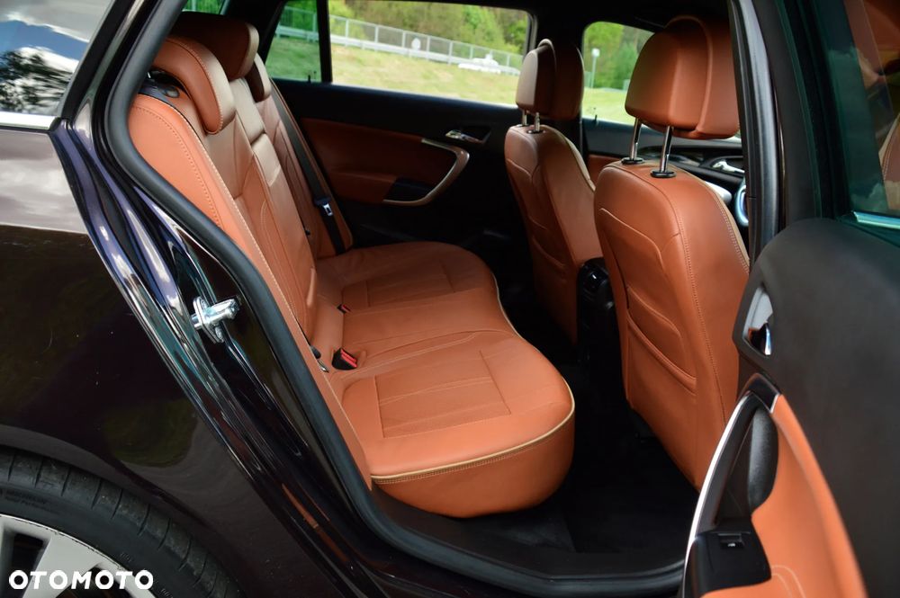 Opel Insignia 2.0 Turbo Sports Tourer 4x4 Automatik Design Edition - 8