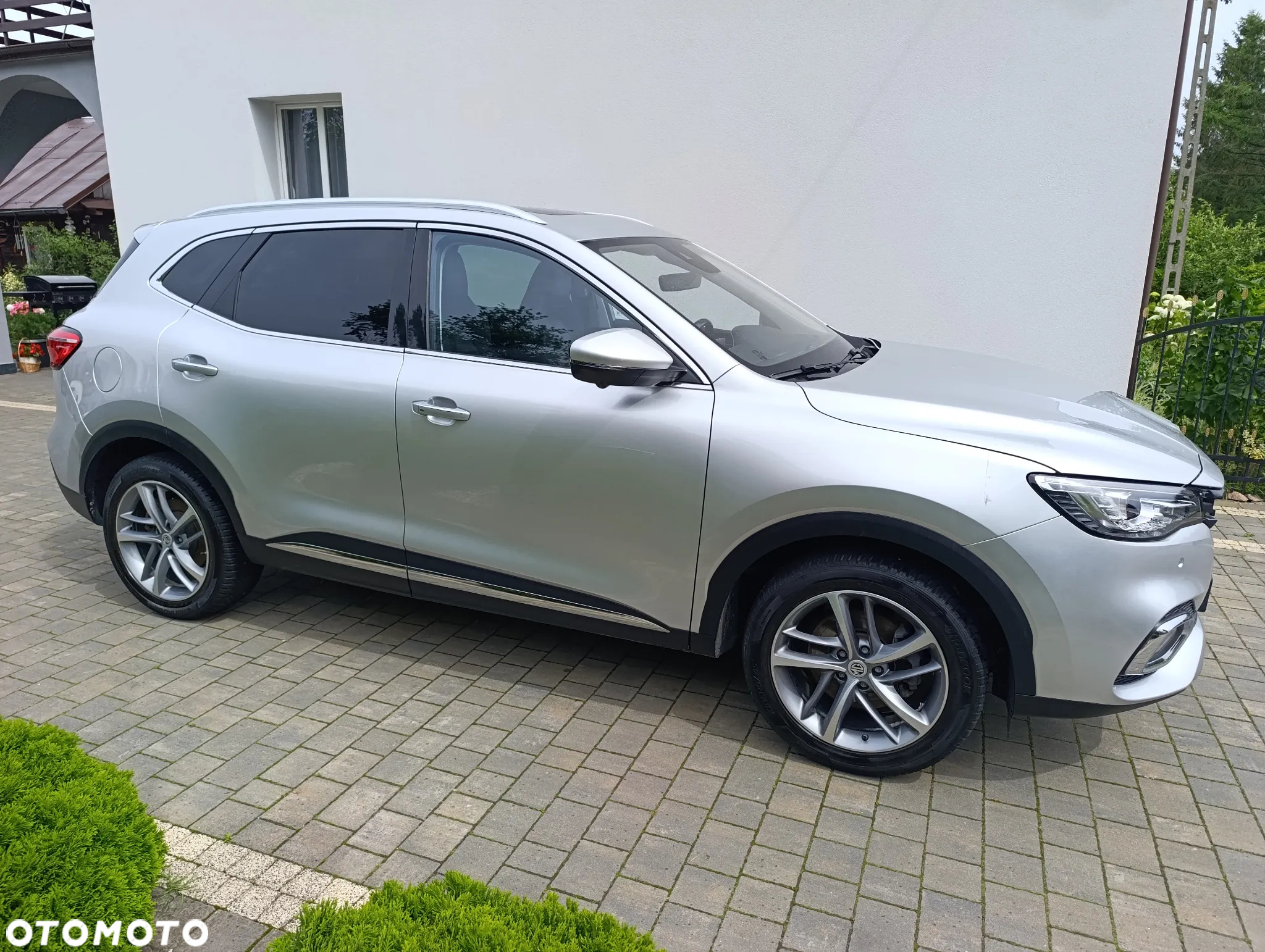 MG EHS 1.5T-GDI PHEV Luxury - 2