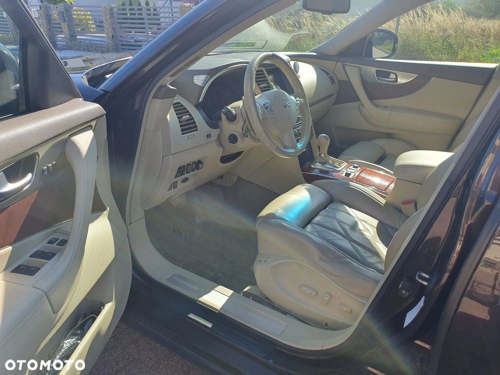 Infiniti FX - 10