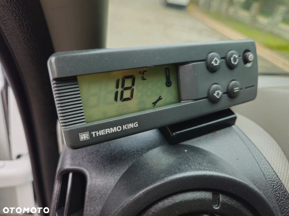 Renault Master chłodnia blizniak podwójne koła - 17