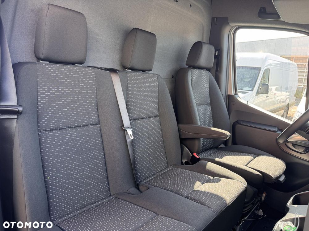 Mercedes-Benz Sprinter - 12