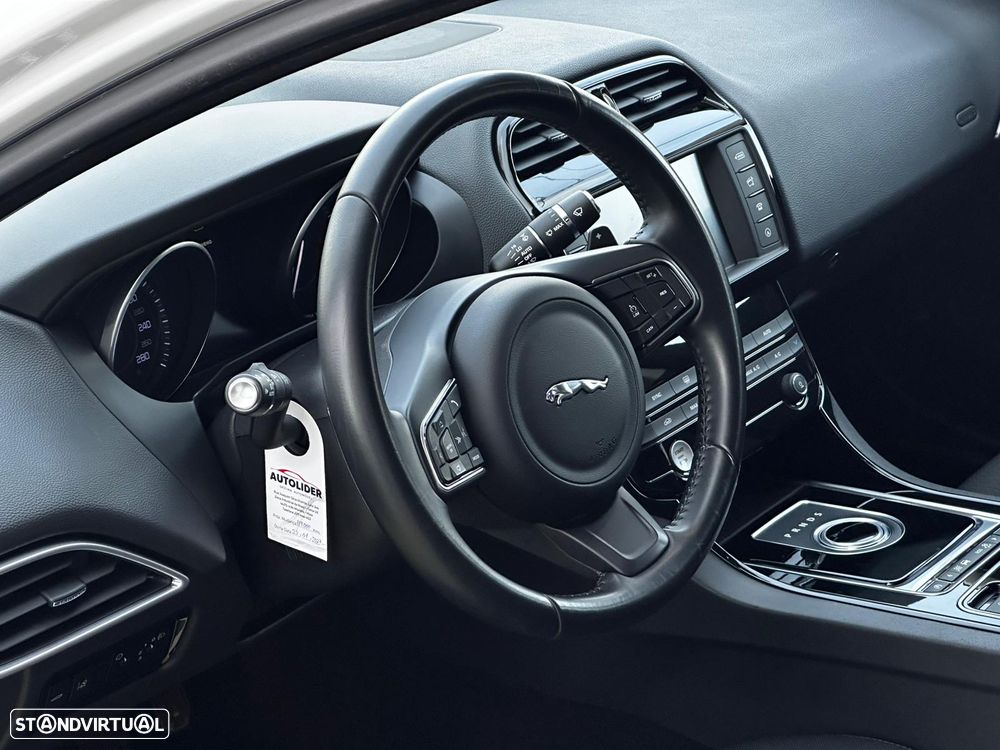 Jaguar XE 20d Aut. Pure - 26