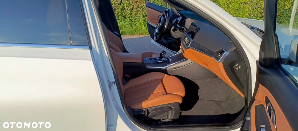 BMW Seria 3 320d Luxury Line sport - 26