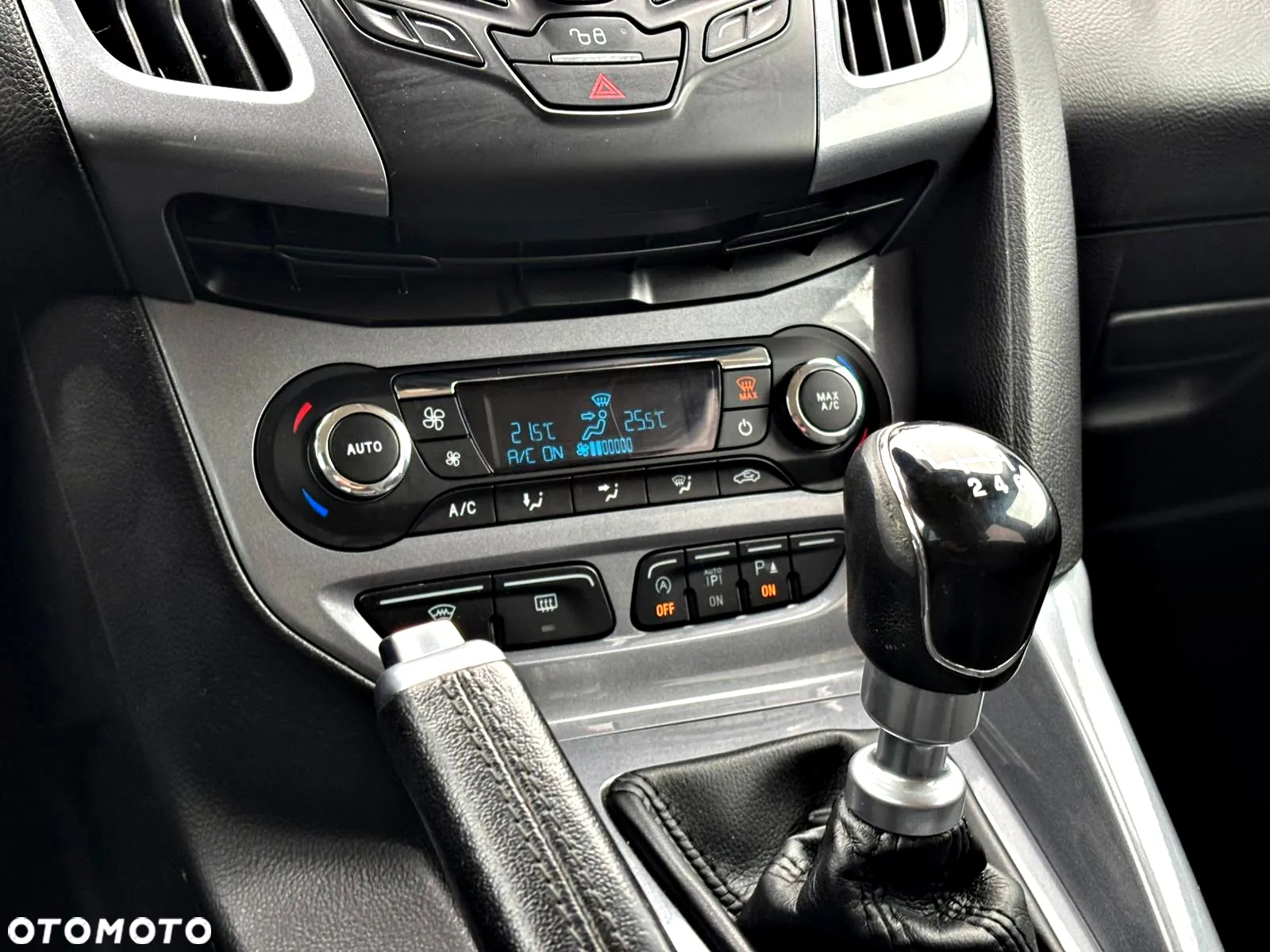 Ford Focus 1.6 EcoBoost Titanium - 22