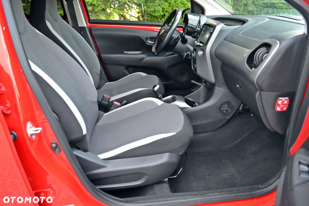 Toyota Aygo x.shift x-play connect - 24