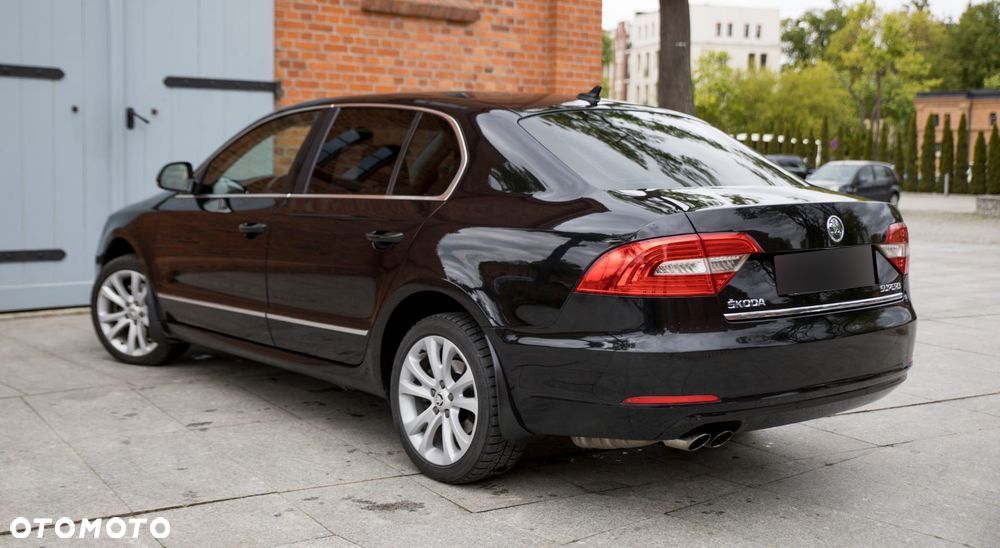 Skoda Superb 2.0 TDI 4x4 Elegance DSG - 4