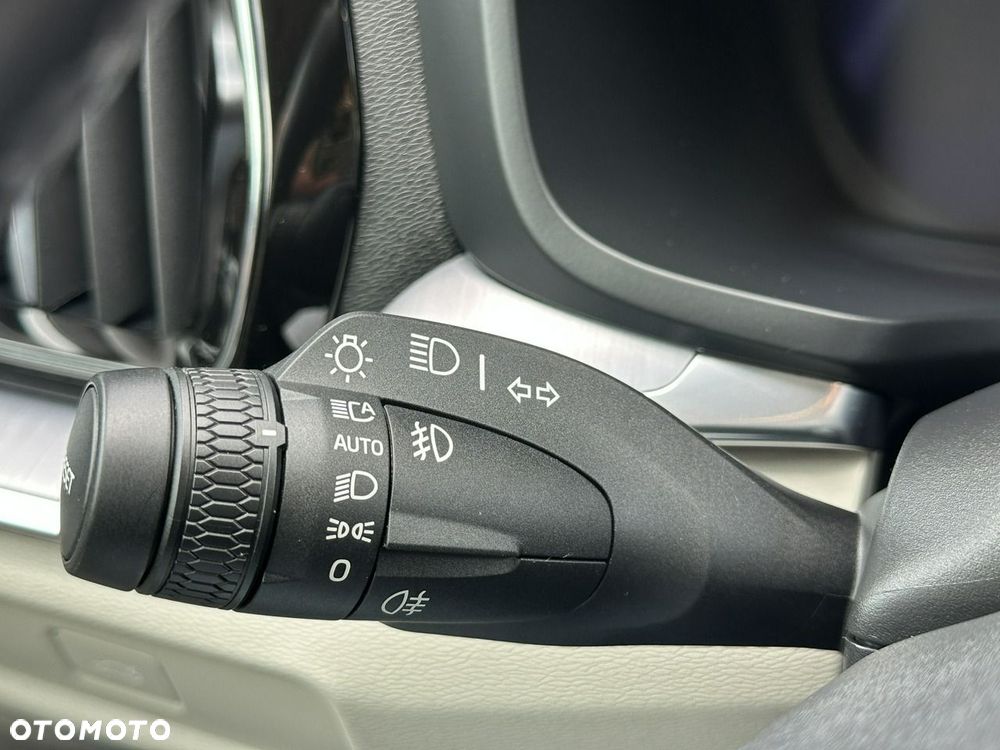Volvo V60 B3 B DKG Essential - 31