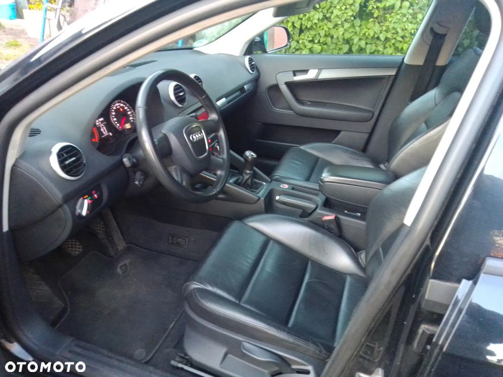 Audi A3 Sportback 1.6 TDI DPF Ambiente - 13