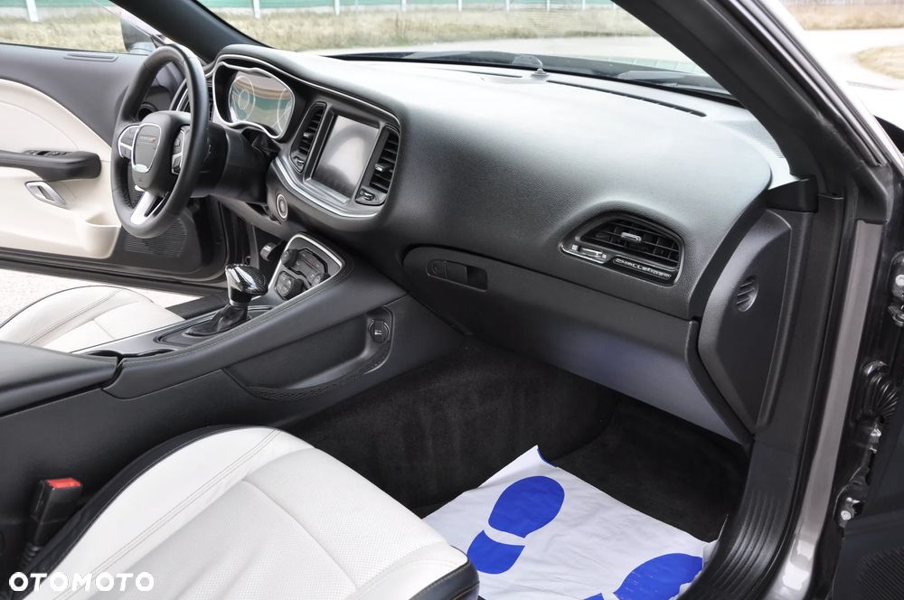 Dodge Challenger - 25