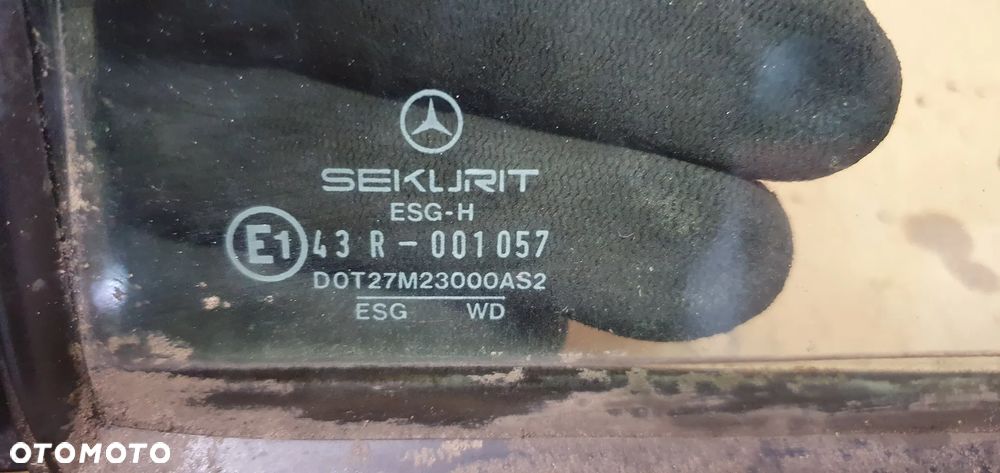Szyba lewy tył tylna lewa Mercedes W124 Sedan AS2 - 4
