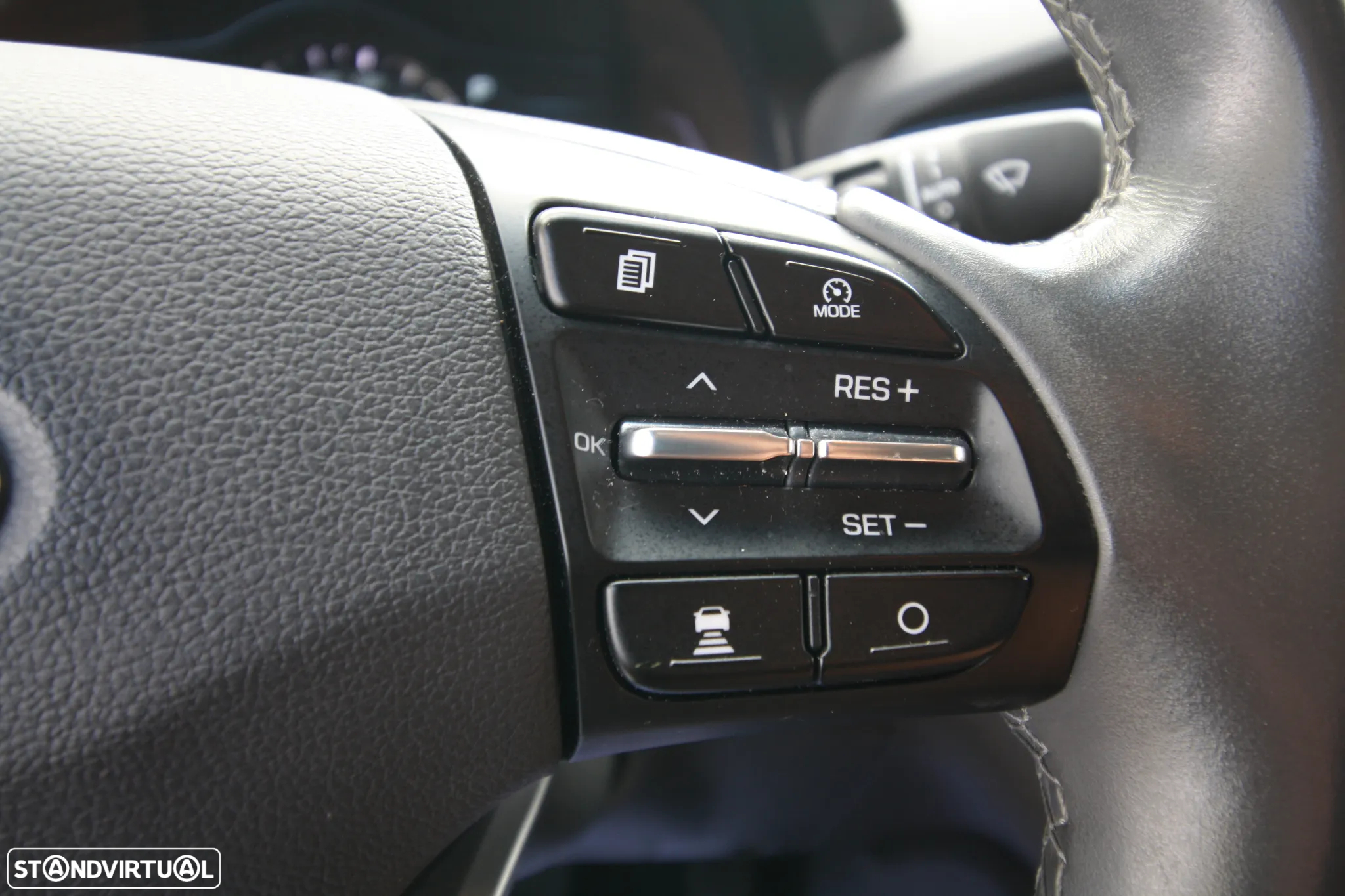 Hyundai Ioniq 1.6 GDI HEV Hybrid Tech - 32