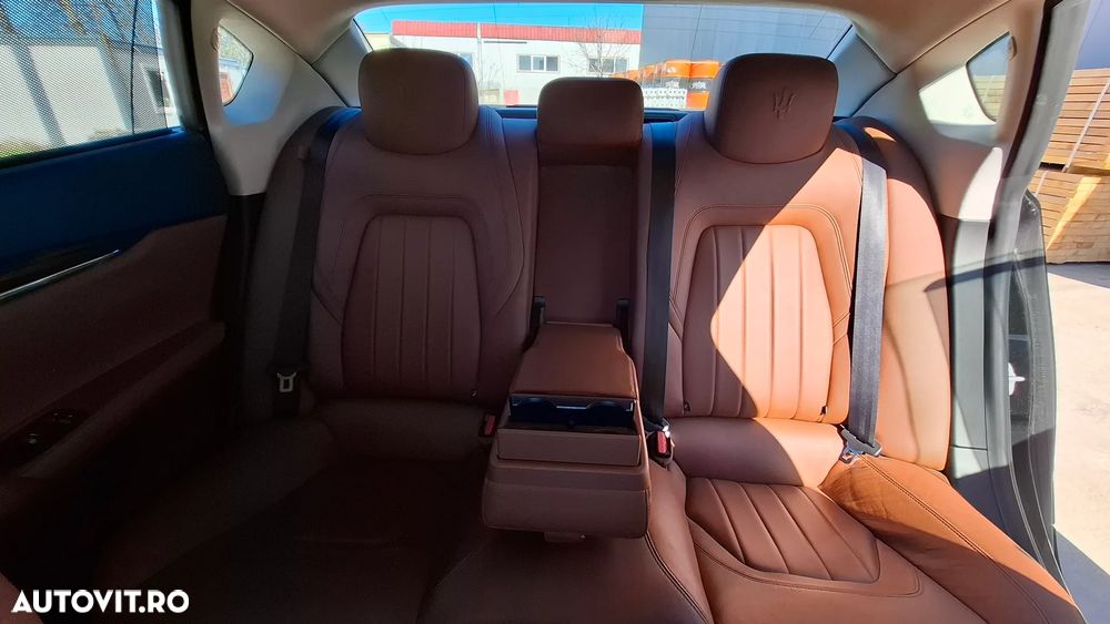 Maserati Quattroporte - 16