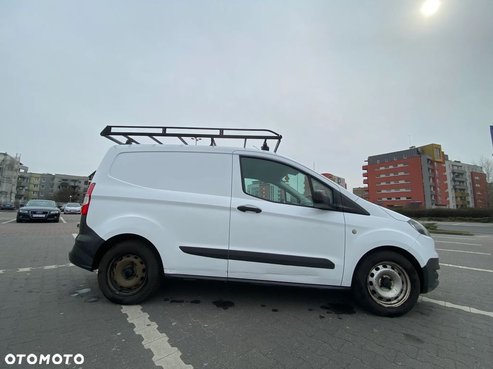 Ford Transit Courier - 21