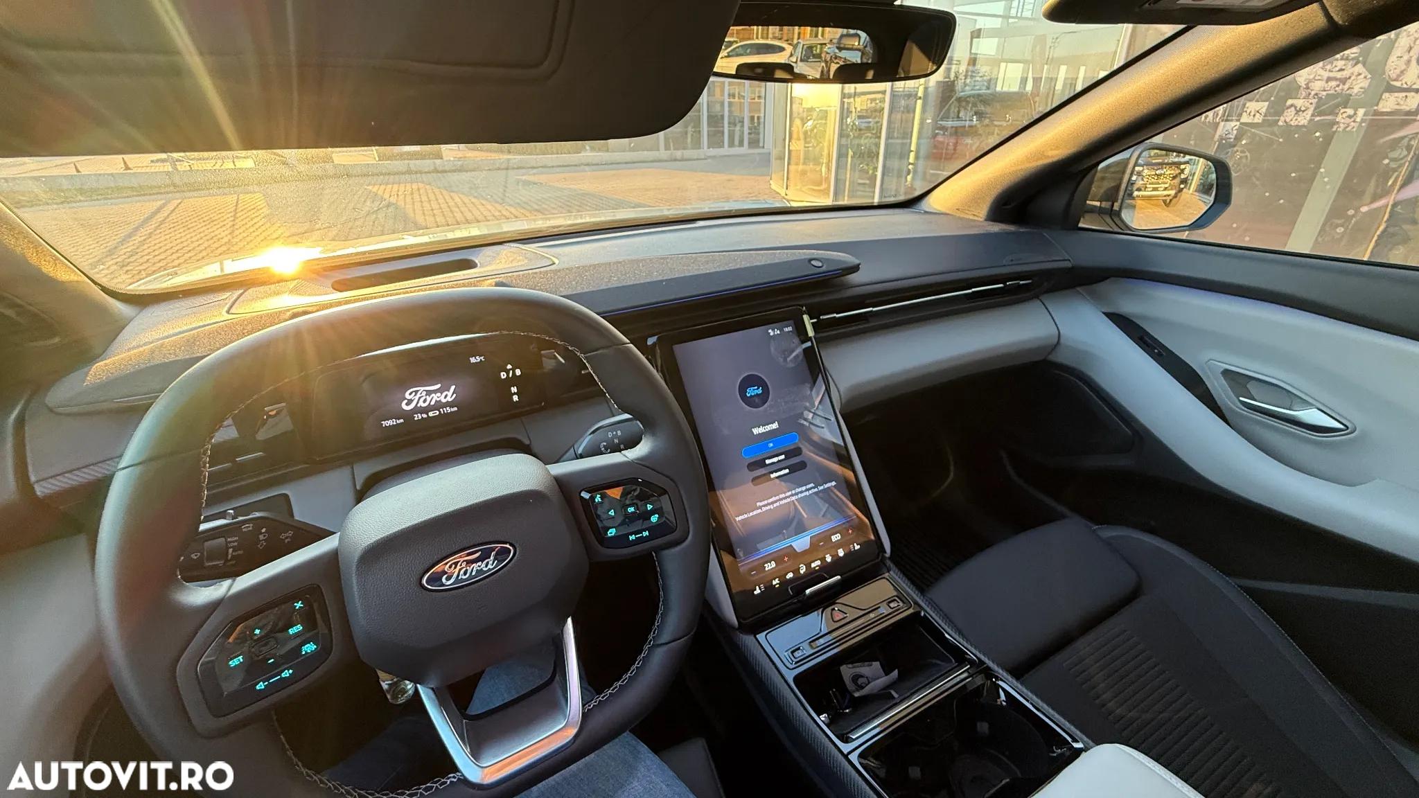 Ford Explorer AWD 79 kWh Extended Range Premium - 12