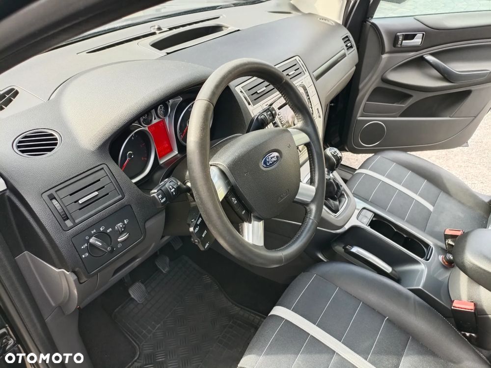 Ford Kuga 2.0 TDCi 4x4 Titanium - 11