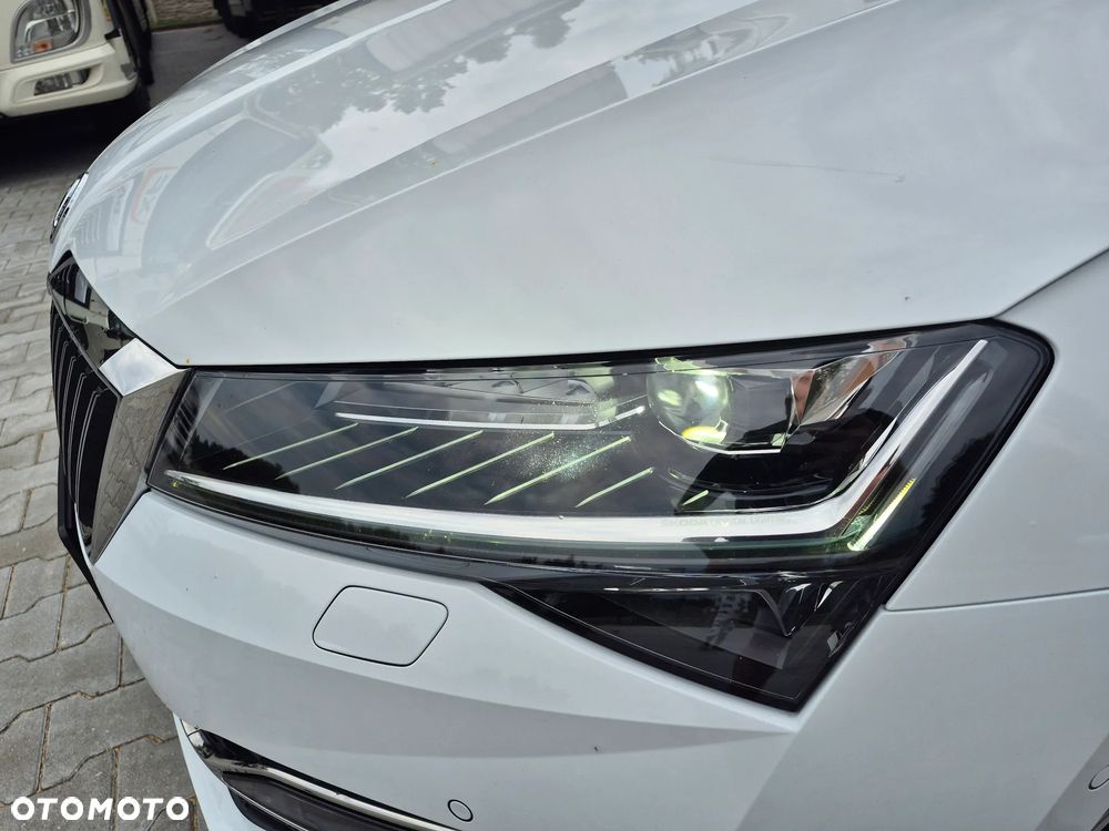 Skoda Superb 2.0 TDI SCR 4x4 L&K DSG - 9