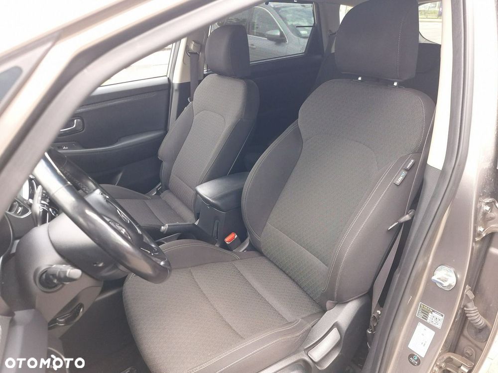 Kia Carens 1.6 GDI L - 12