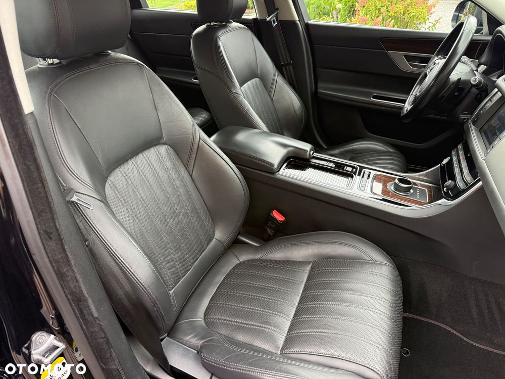 Jaguar XF 3.0 TDV6 Portfolio - 19