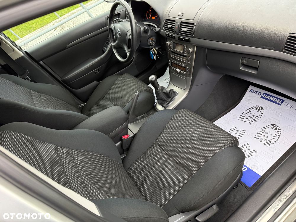 Toyota Avensis 1.8 VVT-i Combi Sol - 21