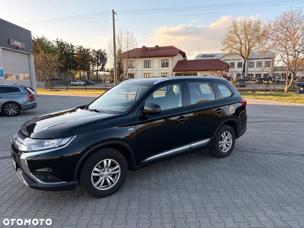 Mitsubishi Outlander 2.0 Invite + 2WD - 2