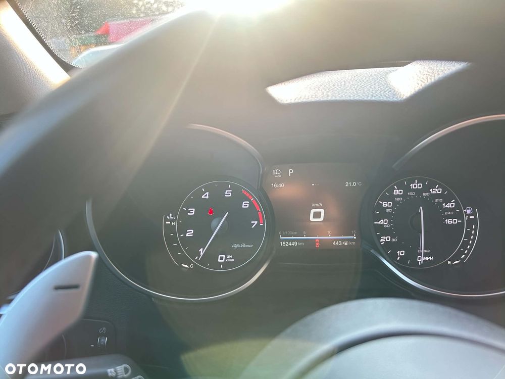 Alfa Romeo Stelvio - 12
