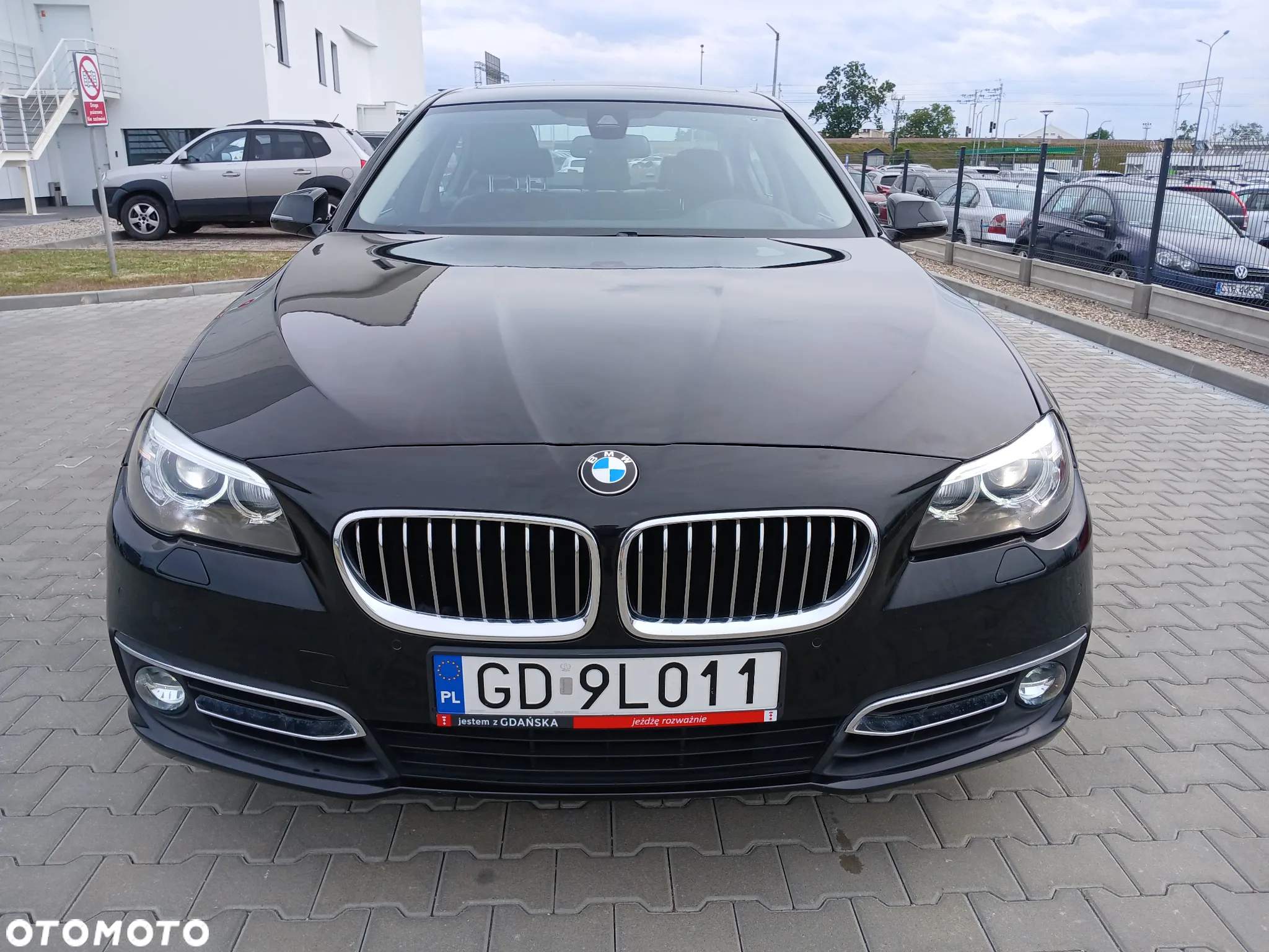 BMW Seria 5 528i xDrive Luxury Line - 9