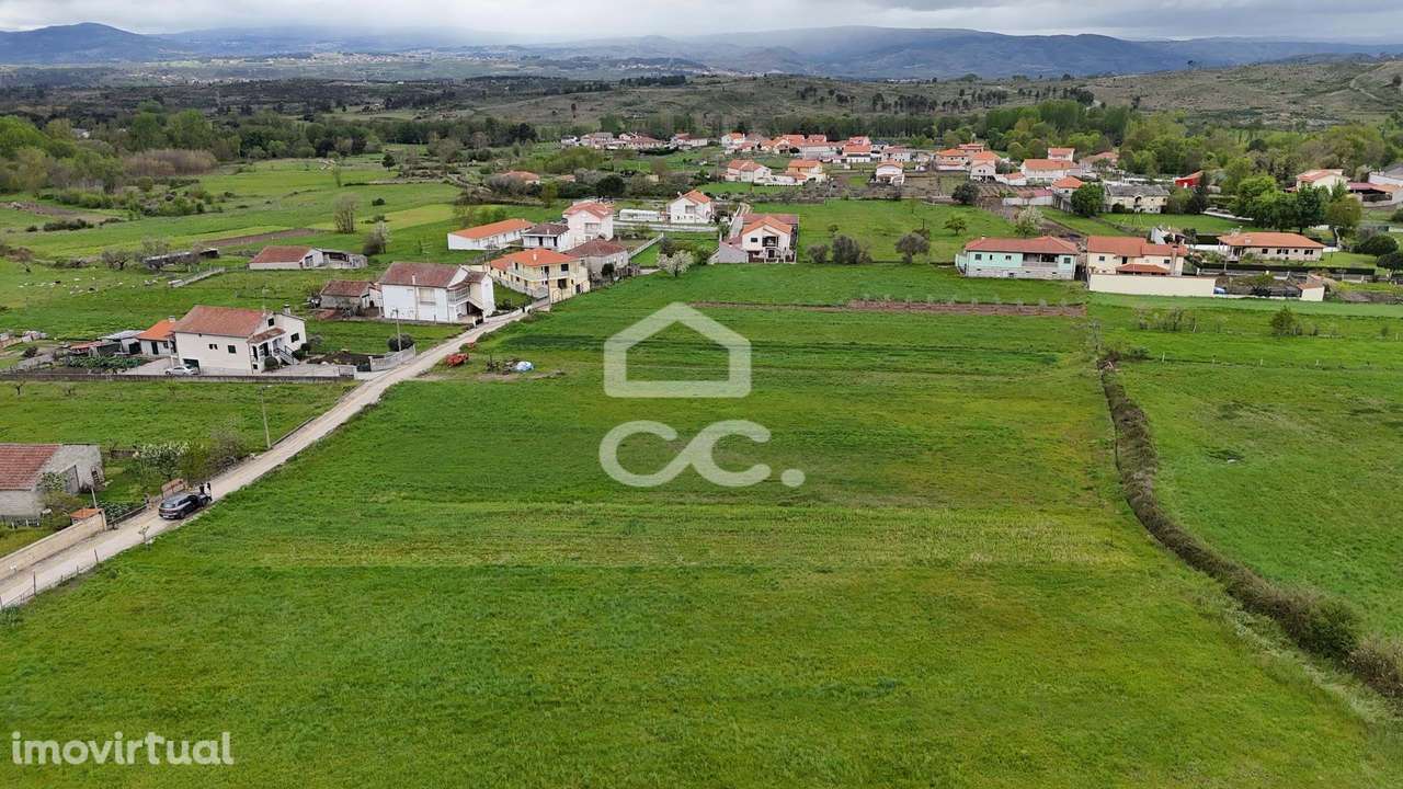 Terreno  para construção, com area para casa terrea numa aldeia tranqu - Grande imagem: 2/10