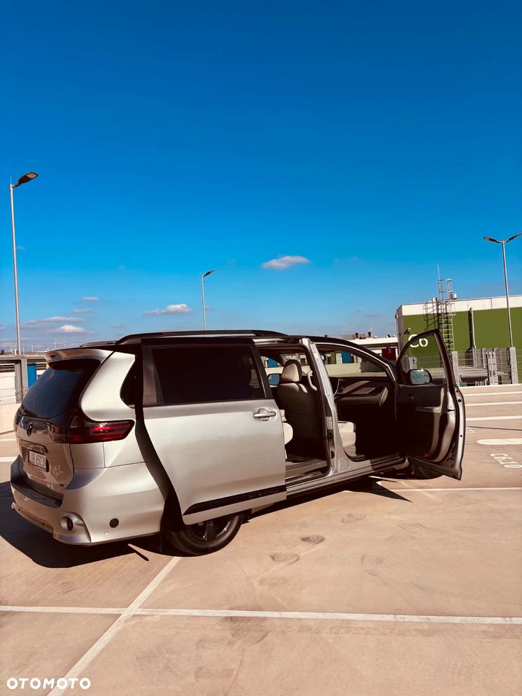 Toyota Sienna 3.5 V6 - 8