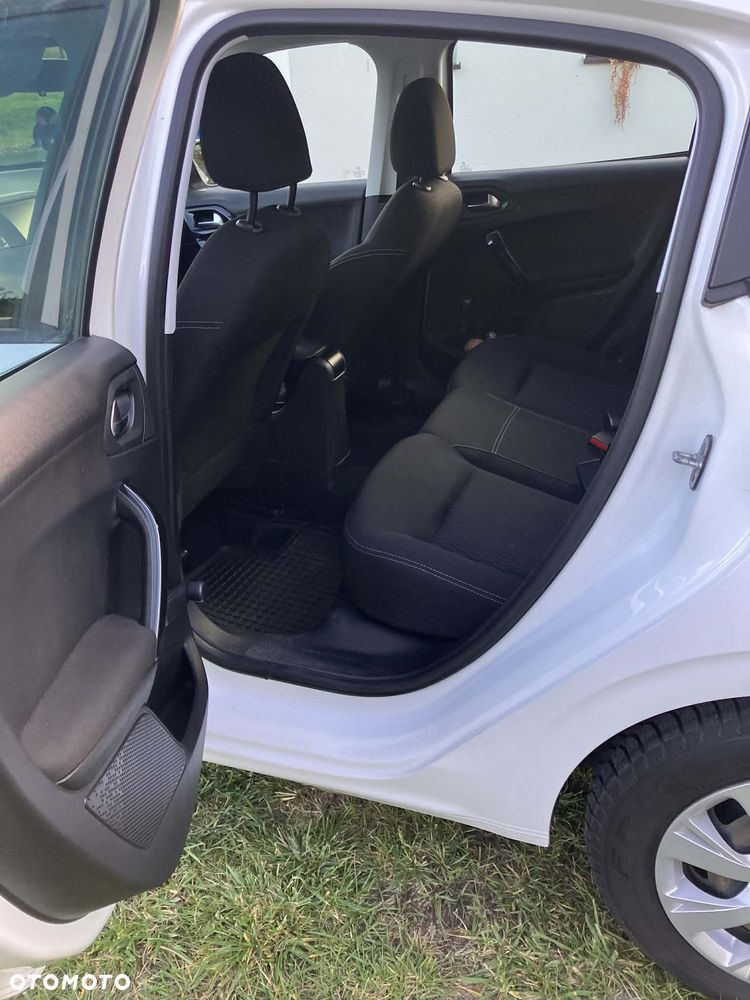Peugeot 208 - 6