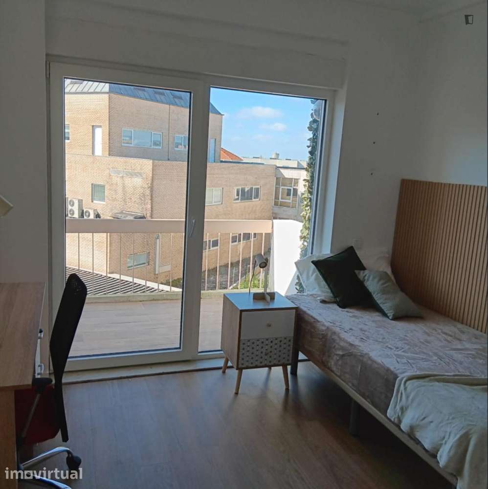 Quarto - localizado em Paranhos Porto - Grande imagem: 2/22