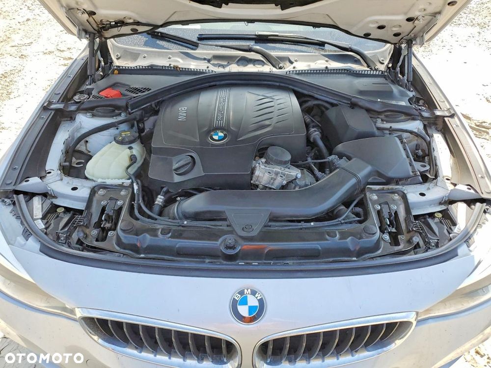 BMW Seria 3 335i Sport-Aut - 12