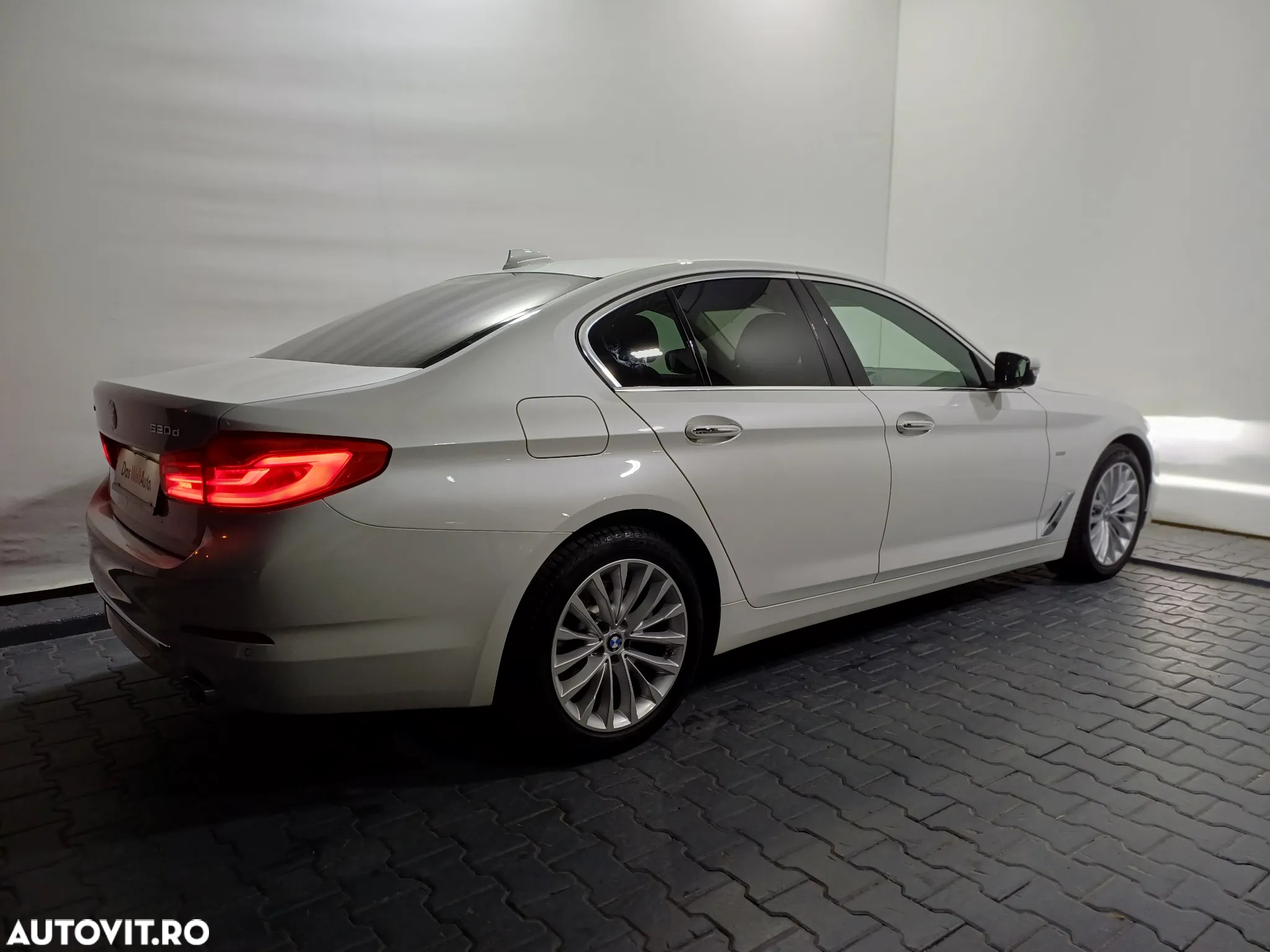 BMW Seria 5 520d xDrive AT - 36