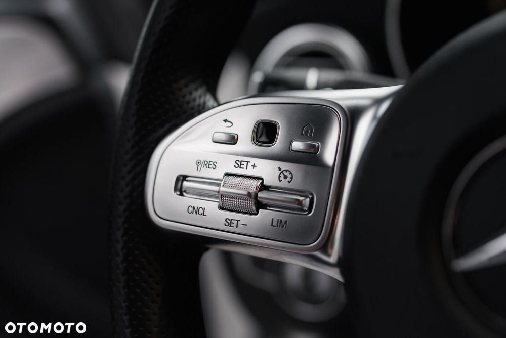 Mercedes-Benz Klasa C 300 9G-TRONIC - 22