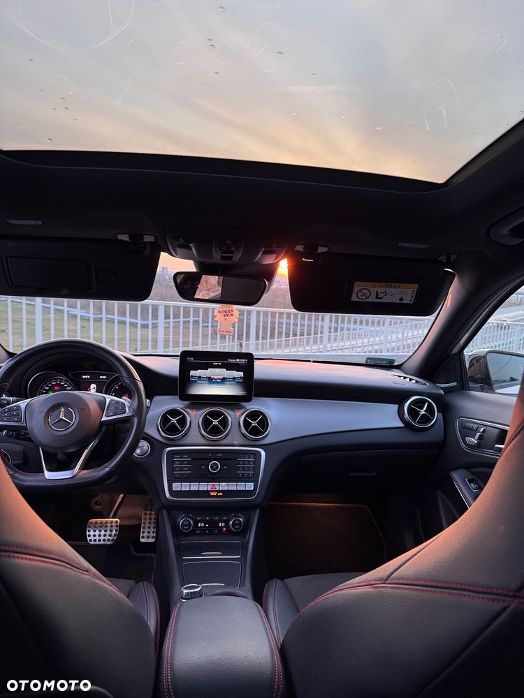 Mercedes-Benz GLA 220 4-Matic AMG Line - 12