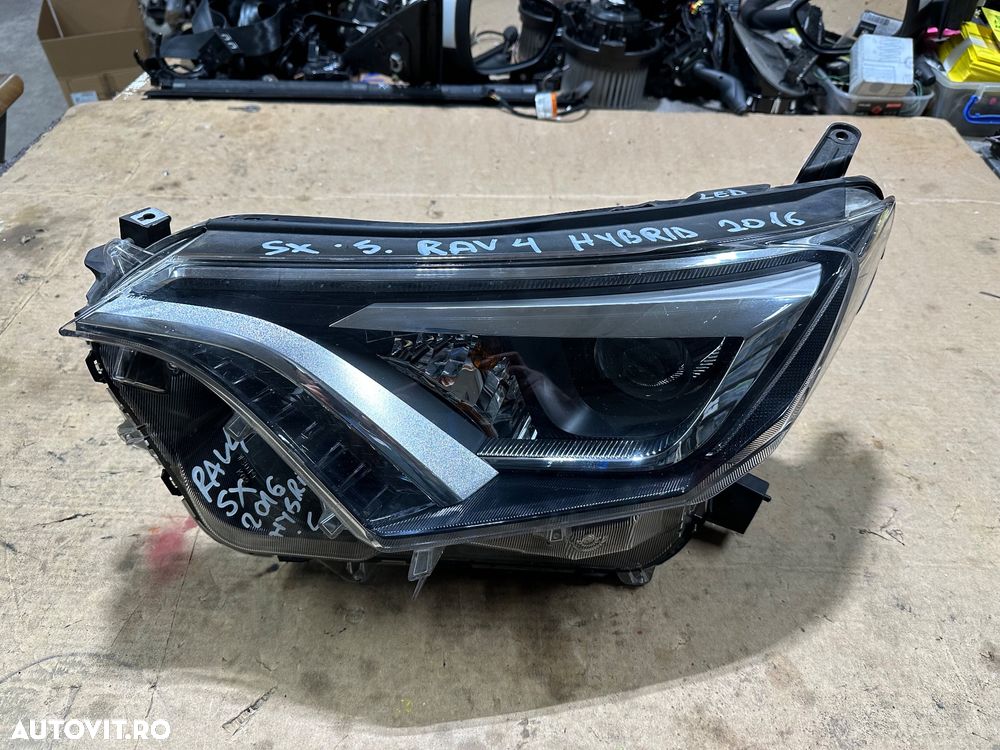 Far led complet TOYOTA RAV 4 hybrid an 2016 aproape nou, fara defecte - 1