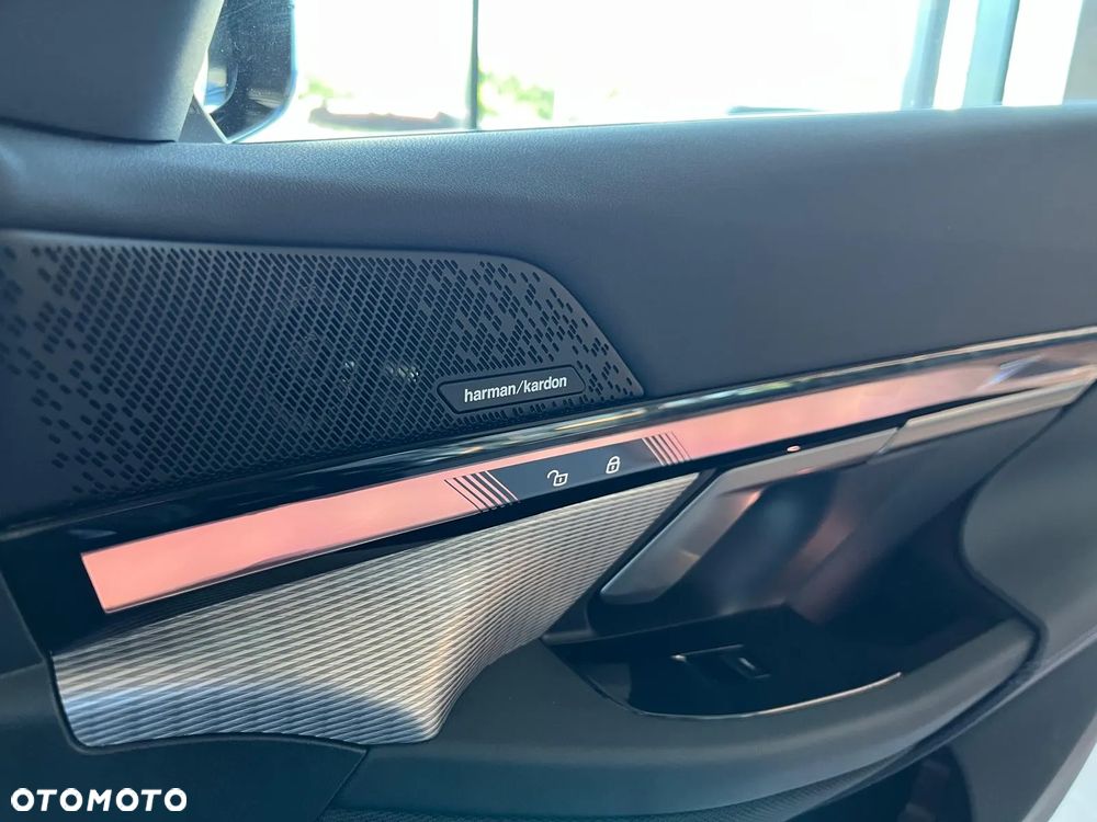 BMW Seria 5 520i mHEV - 29