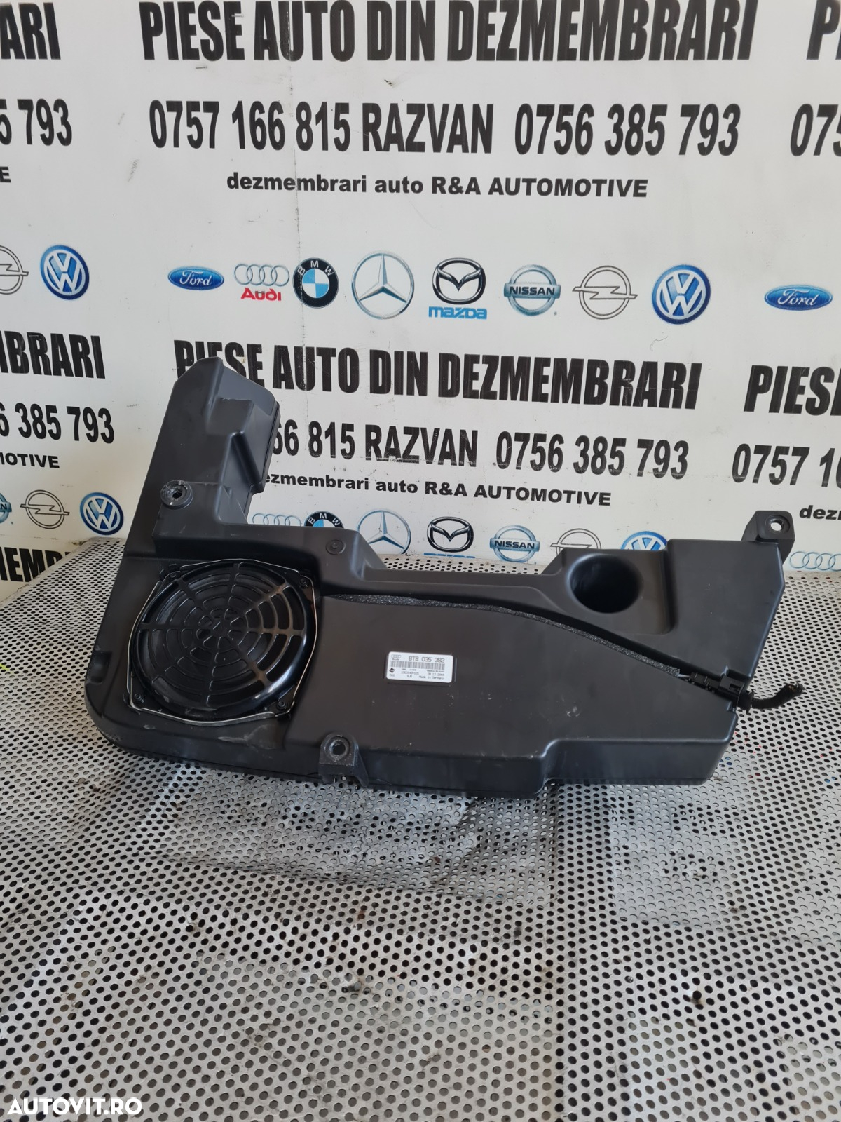 Subwoofer Tub De Bass Audi A5 8T An 2007-2008-2009-2010-2011-2012-2013-2014-2015 Cod 8T8035382 Dezmembrez Audi A5 8T 2.7 Tdi Euro 5 Motor CGKA Cutie Automata MMW Bixenon Volan Stanga - Dezmembrari Arad - 2
