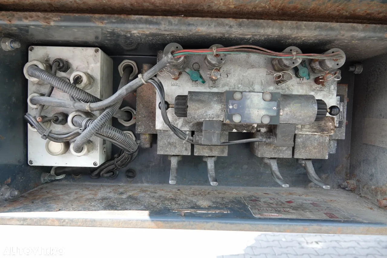 Nooteboom TIEFBET DETASABILE / ȘASIU JOS / EXTENSIBIL / OSI DE DIRECȚIE / Lungime 22 m / PORTATOR / TROLIU - 22