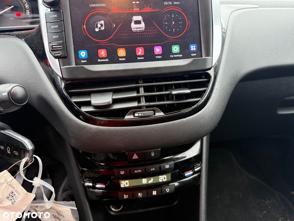 Peugeot 208 1.6 BlueHDi Allure S&S - 8