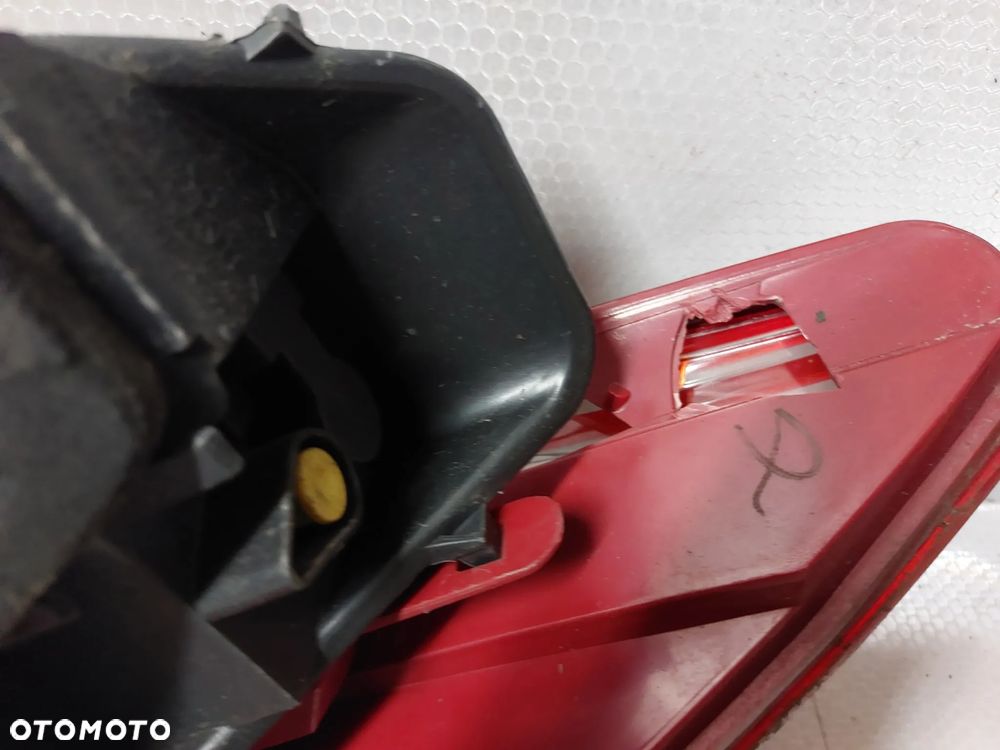 .  LAMPA TYL TYLNA LEWA PEUGEOT 407 SW KOMBI !USZKODZONA! - 3