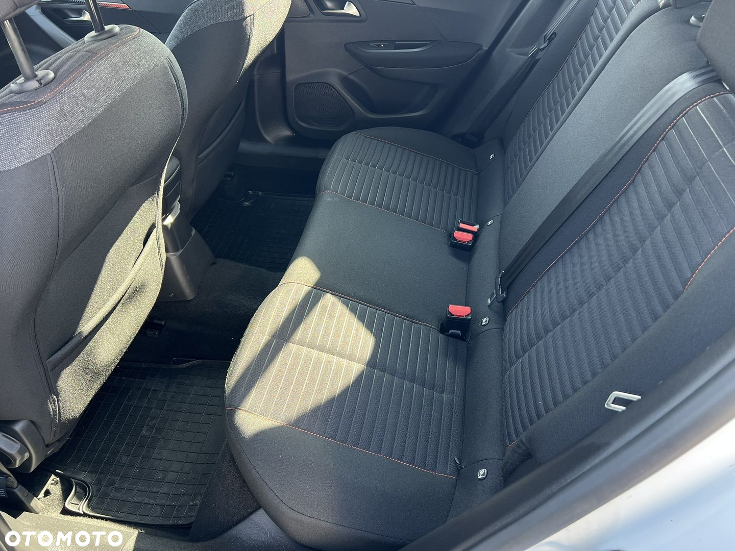 Peugeot 2008 1.2 PureTech Active Pack S&S EAT8 - 26